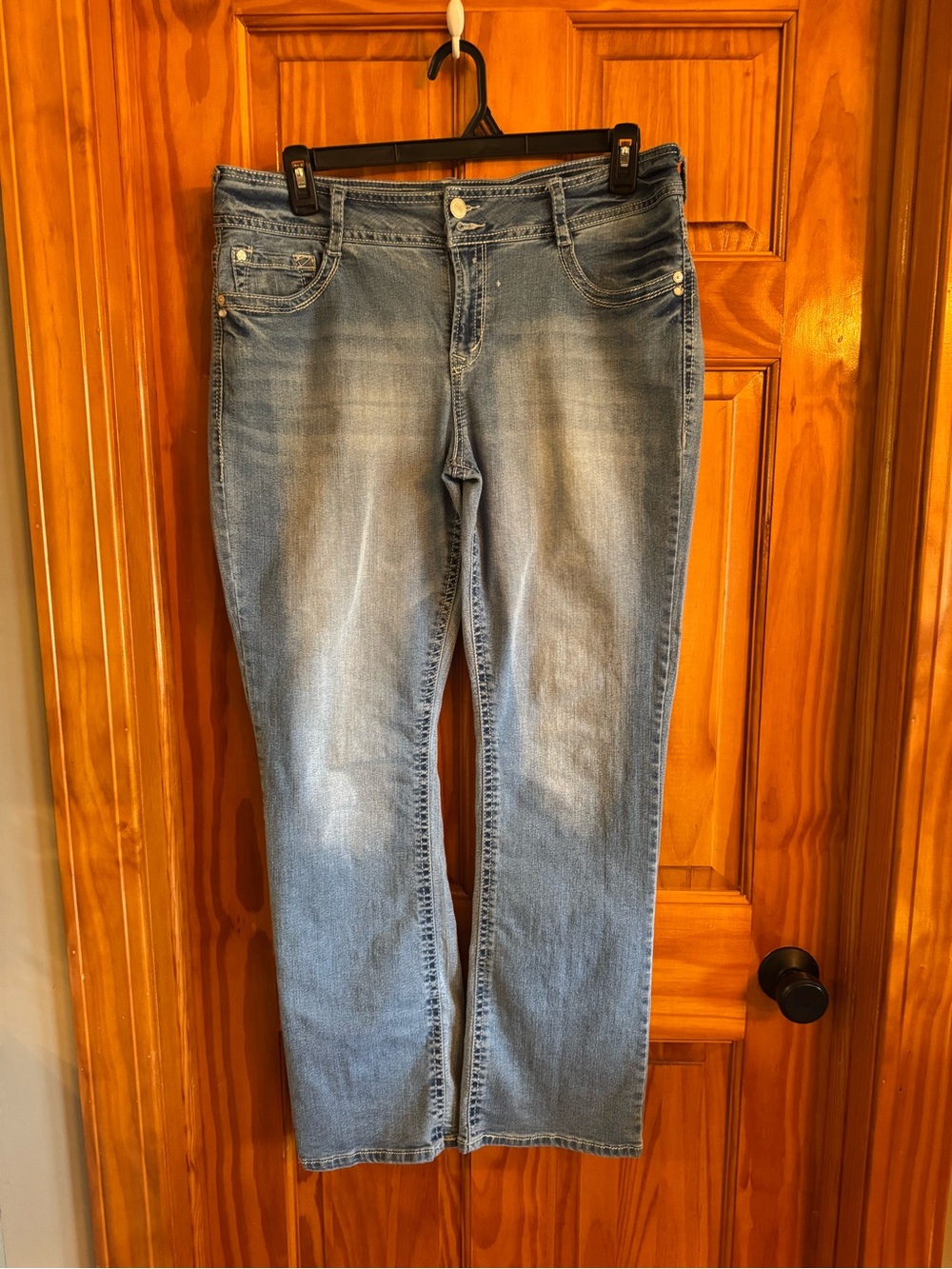 Wallflower Juniors size 15 Mid-Rise Light Blue Curvy Straight Jeans